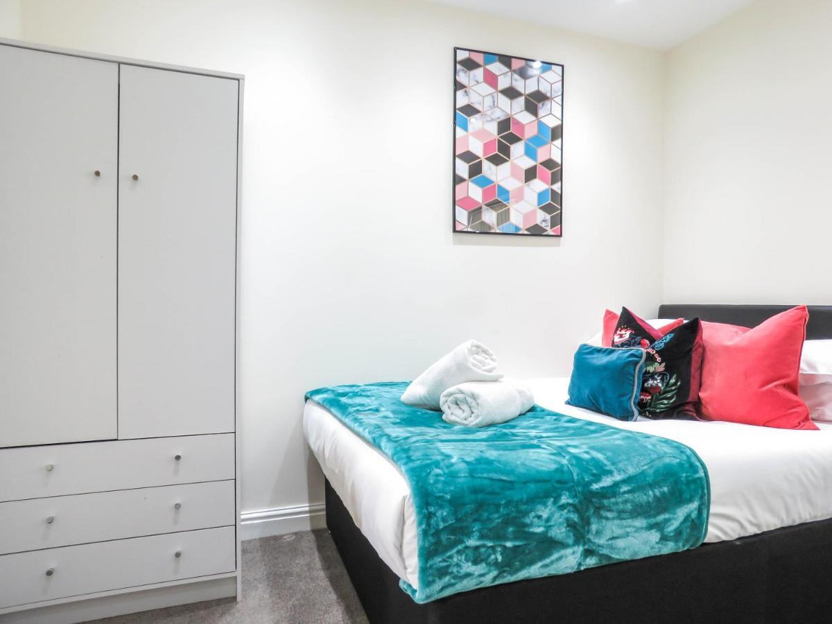 Tudors Esuites Four Bedroom House 버밍엄 외부 사진